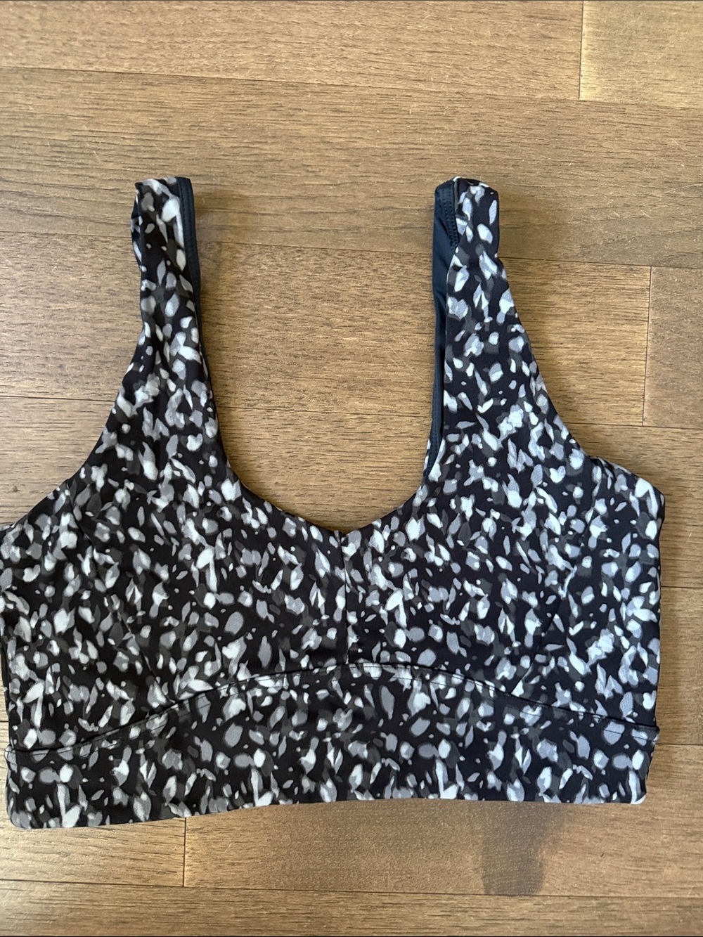 Varley Black & White Abstract Scoop Sports Bra Large